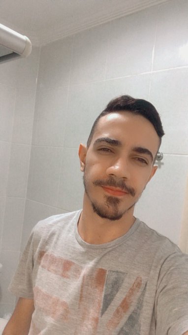 2016 // 2020 Acho que melhorei bem KKK https://t.co/pLt3i3ooCB<a href="/tag/happybirthdaymiley"class="tags"><span>#happybirthdaymiley</span></a><a href="/tag/happybirthdaymileyfrombr"class="tags"><span>#happybirthdaymileyfrombr</span></a>