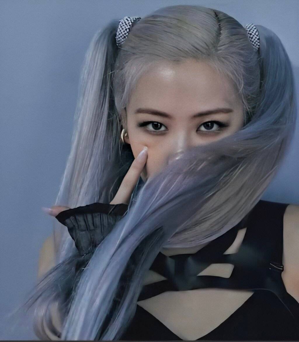 ROSEANNE_DAYS's tweet photo. [📷] A clearer version of #ROSÉ pictures inside 'How You Like That' special edition photobook 

Cr : @.BEHIEN0211 
#BLACKPINK #블랙핑크 #ROSÉ  #로제 @BLACKPINK https://t.co/D4RnVk3WZJ