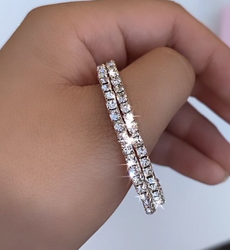 shopwispydream's tweet photo. it only takes a few seconds &amp; $0 to retweet this to help my small business 💕 I sell lashes, jewelry, lipgloss &amp; more at an affordable price✨ a retweet can help my business get more exposure 🙏🥺 It has always been a dream of mine to have my own business 💖 #supportsmallbusiness https://t.co/5n5pJb7wKY