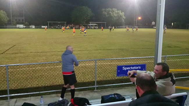 時事ドットコム 時事通信ニュース 豪州 なぜ ビクトリア州以外 は 感染ほぼゼロ にたどり着けたのか 柳沢有紀夫氏 7月10日土曜日の朝 予定より3カ月遅れて始まったサッカーのリーグ戦を楽しむ子どもたちの姿があった 観戦する保護者の中に