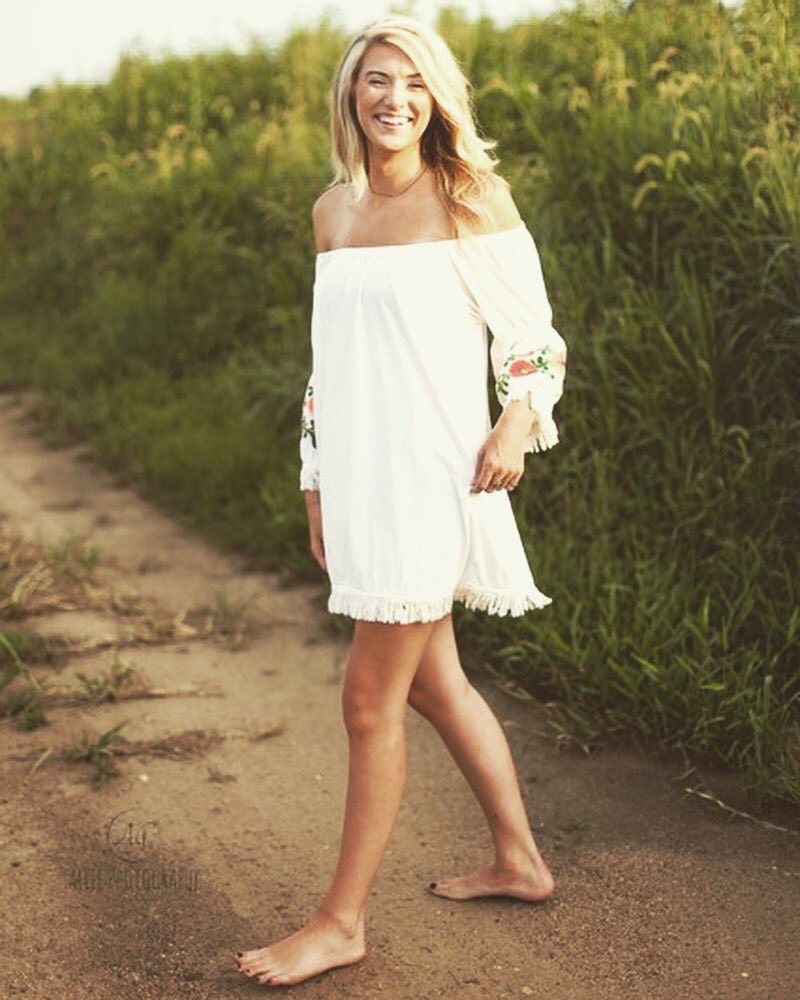 MadelineCookson's tweet photo. Barefoot and crazy https://t.co/CHAO1jwNAt
