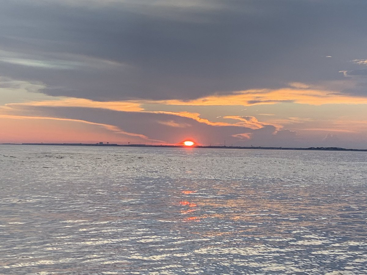 bscramb's tweet photo. Beautiful sunset! #destin #myhappyplace #sunsetdolphincruise #seablaster https://t.co/vMzZOTGK2R