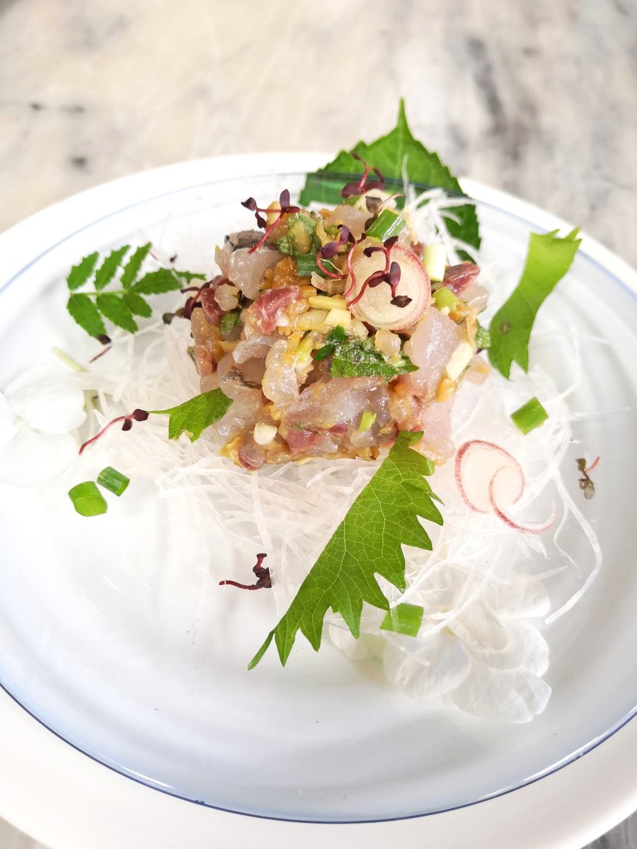 魚治 自然食のお鮨と料理 武蔵五日市 武蔵五日市 五日市 魚治 うおじ あじのなめろう シメサバ イワシの刺身 かき揚げ天ぷら 穴子煮立て マグロ刺身 天然ブリ 小鯛の塩焼き