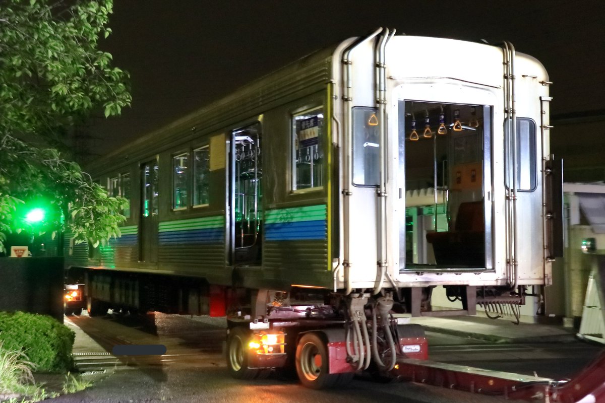 Tokuchan4698606's tweet photo. 【2020.7.16 東急8500系8614F 廃車陸送へ】

デハ8775(5号車)・デハ8838(6号車)が搬出されました。
今回の搬出で、8614Fの廃車陸送は終了です。
今まで本当にお疲れ様でした。
ありがとう！さようなら！

#東急8500系
#8614F https://t.co/PghqKxZYFs