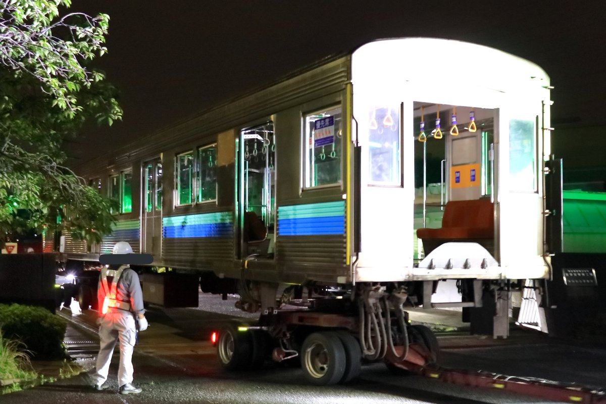 Tokuchan4698606's tweet photo. 【2020.7.16 東急8500系8614F 廃車陸送へ】

デハ8775(5号車)・デハ8838(6号車)が搬出されました。
今回の搬出で、8614Fの廃車陸送は終了です。
今まで本当にお疲れ様でした。
ありがとう！さようなら！

#東急8500系
#8614F https://t.co/PghqKxZYFs
