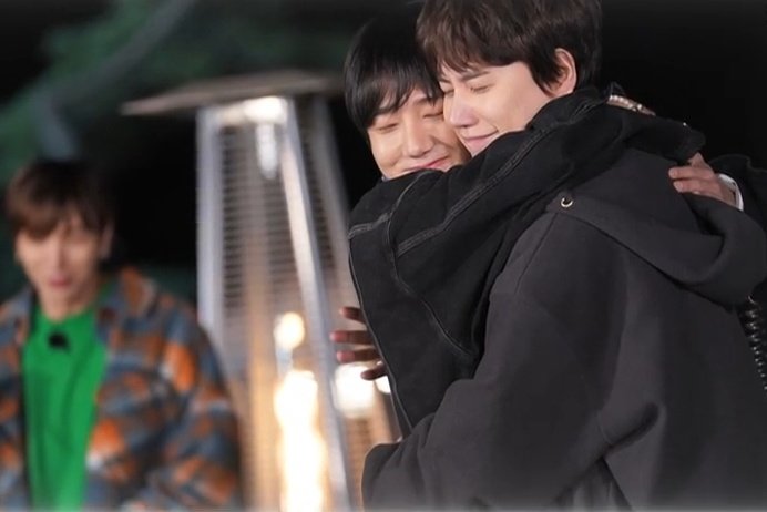 heebunim's tweet photo. kyuhyun: "yesung, i had a misunderstanding about you. i thought you took selfies for your personal interest. but i realized you wanted to keep the memories with us, i was touched by that. lastly, i really like you"

yesung: "i love you" 🥺 

@SJofficial https://t.co/uS06gWff1X