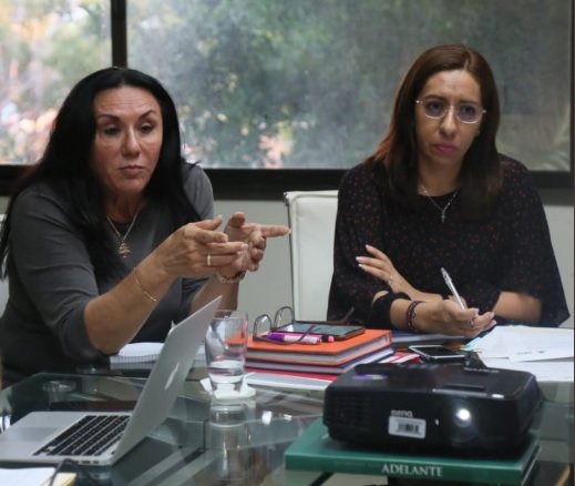 karenkahdz1's tweet photo. Somos maestros de inglés del PETC de Q Roo @ana_anaissabel  y Luz María Abuxapqui González  nos están dejando sin trabajo, es nuestro único recurso y nos quitan el trabajo en plena pandemia ayúdenos presidente!! @lopezobrador_ @emoctezumab  @CarlosJoaquin https://t.co/0Y7K0CVPaE