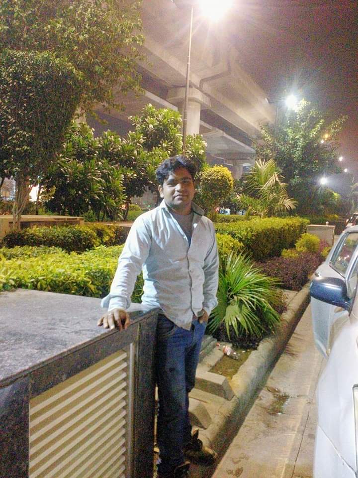 RROCKYRANJAN's tweet photo. रात  की रोशनी से कुछ पल का अंधेरा दुर तो हो जाता है।
पर��्तु जिंदगी की वो मुश्किलें,जो हर वक्त एक लम्हा बनकर 
दिल को छु कर निकल जाता है। https://t.co/NaD0IihDS5