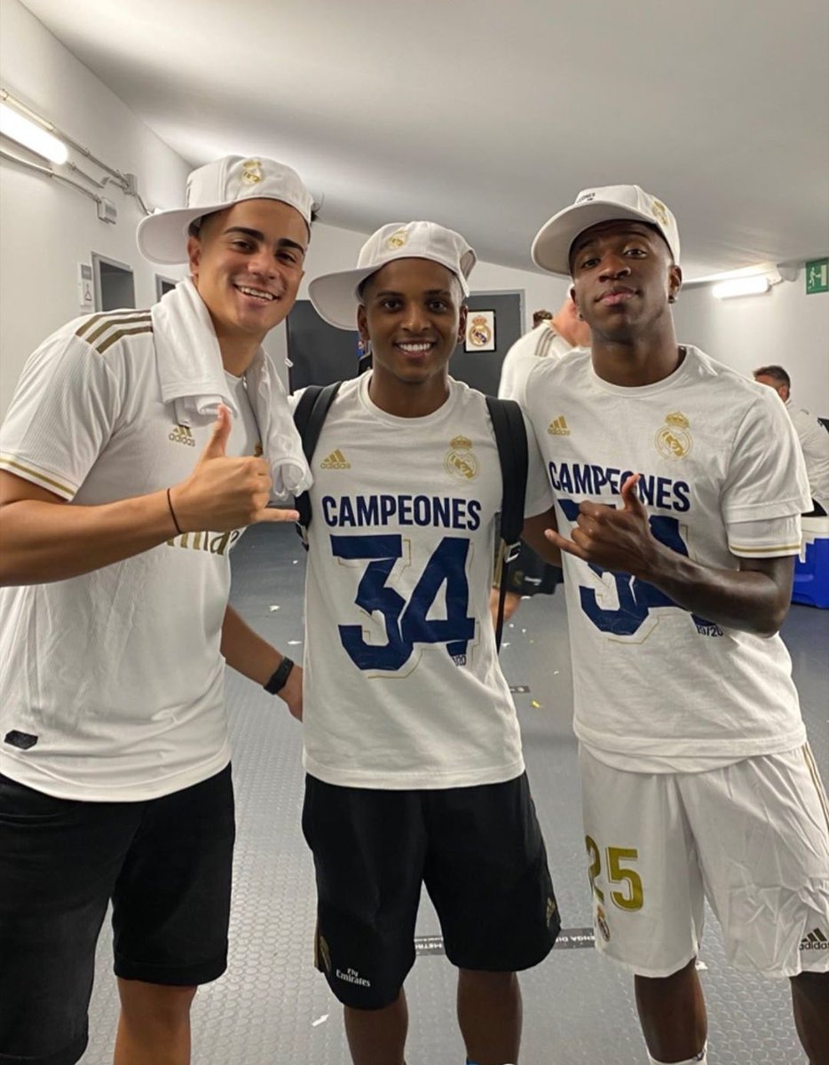 ayinnu's tweet photo. Samba boys 😍 https://t.co/ZthQRupJE9