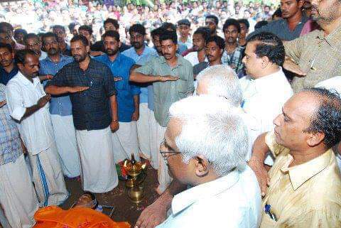 ABVPToday's tweet photo. PFI goons can silence ABVP Karyakarthas in Kerala by killing Vishal,1000's seek inspiration from his sacrifice and positively working to strengthen the ideology in each &amp; every clg of Kerala

"They can break our hearts but not ideology"

#VishalSmrithiDinam #AmarRaheVishal https://t.co/ByPXpFVaKi