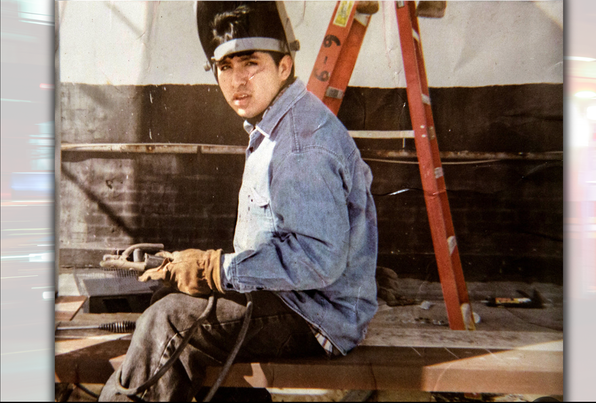 UnionBuiltNYC's tweet image. Manuel was unharnessed at a Williamsburg worksite when he leaped from an I-beam to scaffolding, slipped, and fell two stories. He leaves a partner and two young children. #solidarity #unionstrong #unionbuiltmatters