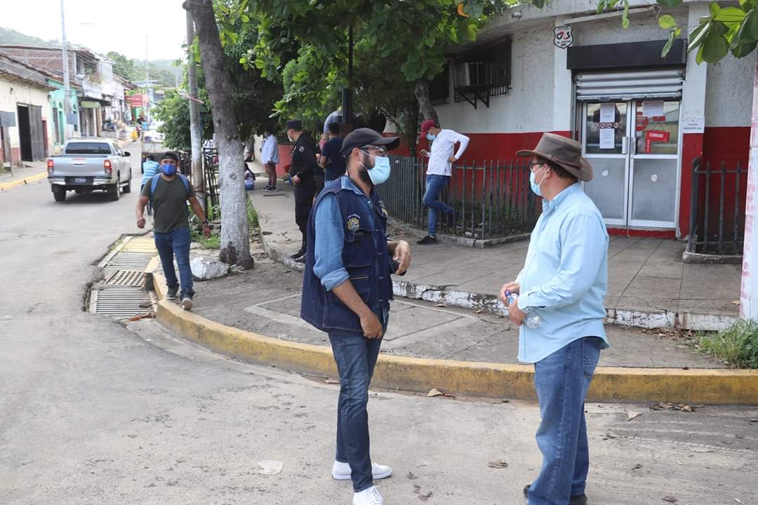 alcaldiarmenia's tweet photo. ENTREGA FINAL DE PAQUETE SOLIDARIO ALCALDÍA DE ARMENIA Con la confianza en Dios y un gran equipo de colaboradores LOGRAMOS LA META 14 MIL PAQUETES SUPERAMOS LA ENTREGA ANTERIOR) Gracias por c/ sonrisa 
JUL 16 DE 2020 PAQUETES ENTREGADOS: 632
BARRIO LA CRUZ
-Pje Agua Caliente https://t.co/sHnp12T4PM