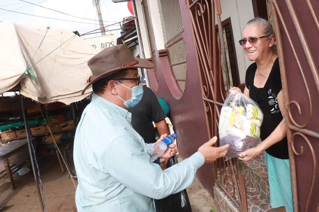 alcaldiarmenia's tweet photo. ENTREGA FINAL DE PAQUETE SOLIDARIO ALCALDÍA DE ARMENIA Con la confianza en Dios y un gran equipo de colaboradores LOGRAMOS LA META 14 MIL PAQUETES SUPERAMOS LA ENTREGA ANTERIOR) Gracias por c/ sonrisa 
JUL 16 DE 2020 PAQUETES ENTREGADOS: 632
BARRIO LA CRUZ
-Pje Agua Caliente https://t.co/sHnp12T4PM