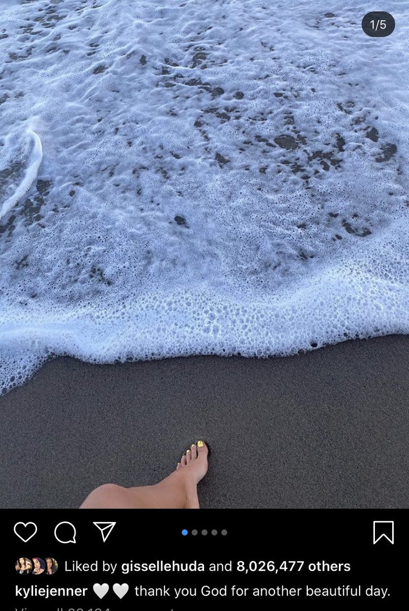 simsimmaaz's tweet image. Kylie ain't shit for this Omg lmaoo