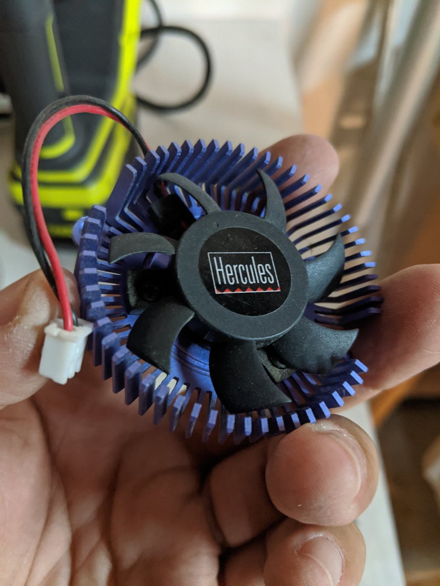 hugoa_tech's tweet photo. Once upon a time, high end #GPUs were cooled by these tiny coolers. No triple fans or copper heat pipes here, folks. #nostalgia #Geforce3 #radeon9800 #geforce4ti4200 #nvidia #radeon https://t.co/lrtxh4SA8w