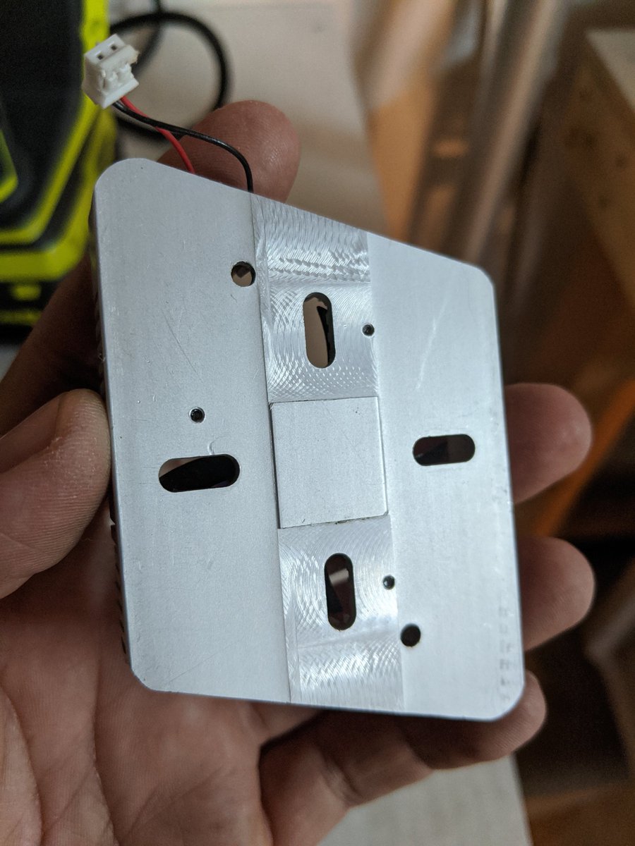 hugoa_tech's tweet photo. Once upon a time, high end #GPUs were cooled by these tiny coolers. No triple fans or copper heat pipes here, folks. #nostalgia #Geforce3 #radeon9800 #geforce4ti4200 #nvidia #radeon https://t.co/lrtxh4SA8w