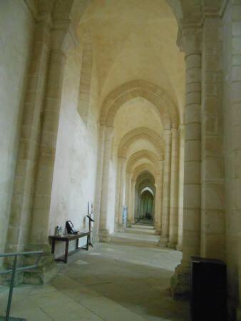 HISTOIRE_DU_VIN's tweet photo. Abbaye de #Pontigny (89) : quand la #Bourgogne rencontre la quasi perfection alliée au silence impressionnant des lieux cc @CRT_bourgogne @YonneTourisme @Departement89 @ClaireMarc89 https://t.co/TJDBEPhWdY