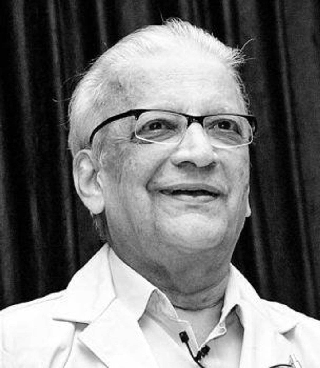 reavan's tweet photo. Happy Birthday to Doc with most funniest bones. His HaHa Therapy & Quotes Therapy always work. The way he laughs through medical specialties & his prescription to be happy middle class are unique. A vanavasam short of century, he is Coimbatore's gift to humour
HBD #DrGL https://t.co/T1tG7rXxVH
