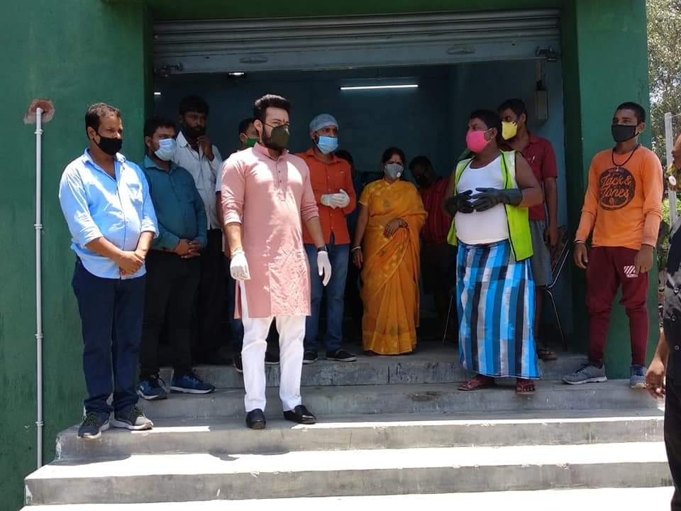 Sima saha ex-mayor bhagalpur (@sahamayor) on Twitter photo भागलपुर बरारी श्मसान घाट पर #आधुनिक_नवनिर्मित_विद्युत_शवदाह_गृह का शुभारंभ नारियल फोड़कर शहरवासियों के लिए समर्पित की
इस कोरोना कालखंड मे विधुत शवदाह गृह के माध्यम से अंतिम संस्कार की जाएगी वो निःशुल्क रहेगी।
<a href="/SushilModi/">Sushil Kumar Modi (मोदी का परिवार )</a>
<a href="/DMbhagalpur/">DM, Bhagalpur</a>
<a href="/pranik_bajpai/">प्राणिक वाजपेयी</a>
<a href="/Pranavkum11/">Pranav Kumar</a>
<a href="/NitishKumar/">Nitish Kumar</a> भागलपुर बरारी श्मसान घाट पर #आधुनिक_नवनिर्मित_विद्युत_शवदाह_गृह का शुभारंभ नारियल फोड़कर शहरवासियों के लिए समर्पित की
इस कोरोना कालखंड मे विधुत शवदाह गृह के माध्यम से अंतिम संस्कार की जाएगी वो निःशुल्क रहेगी।
<a href="/SushilModi/">Sushil Kumar Modi (मोदी का परिवार )</a>
<a href="/DMbhagalpur/">DM, Bhagalpur</a>
<a href="/pranik_bajpai/">प्राणिक वाजपेयी</a>
<a href="/Pranavkum11/">Pranav Kumar</a>
<a href="/NitishKumar/">Nitish Kumar</a>