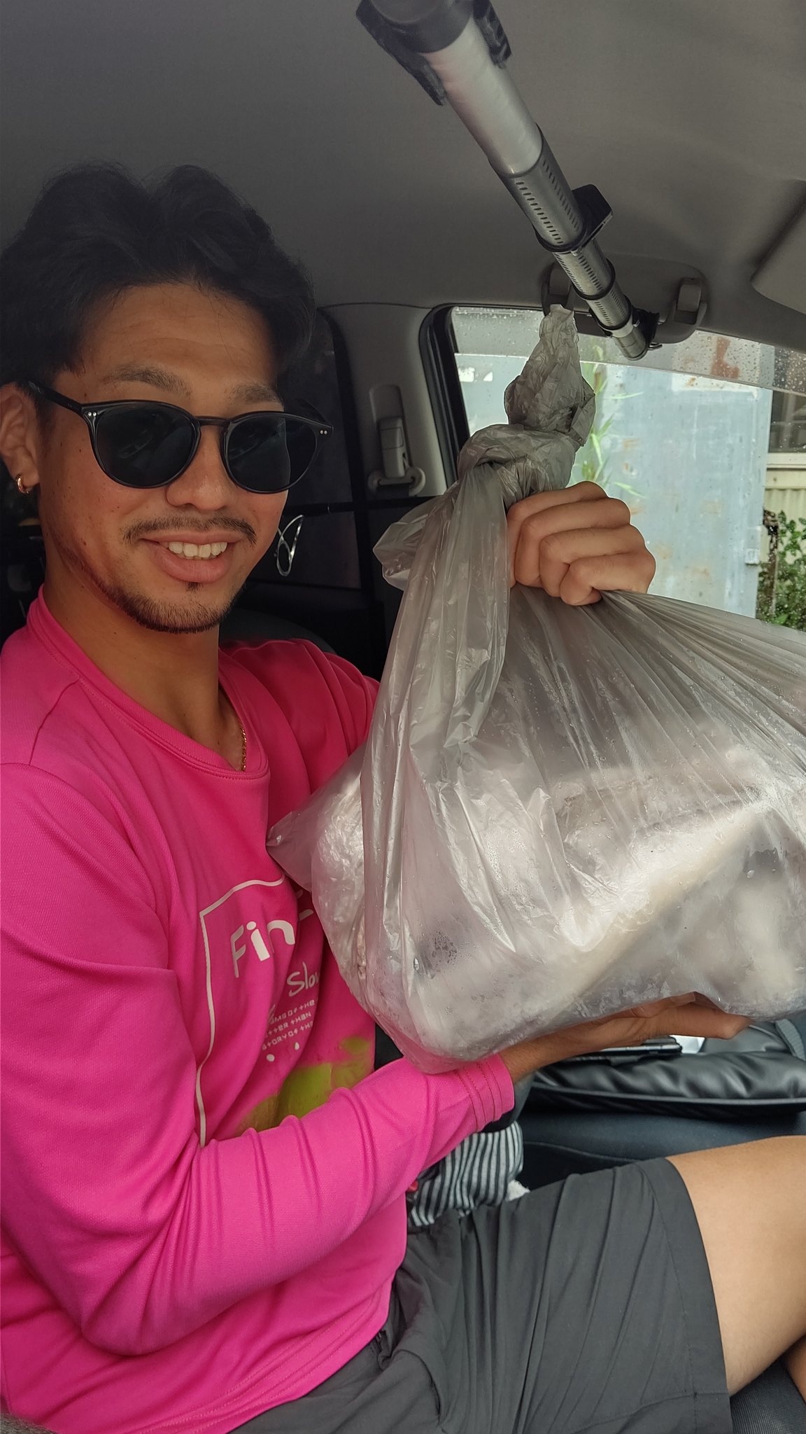 ボラおじさん 釣り仲間こーちーから ハラゴ 釣り餌 頂いた 量が半端ねぇ いつもありがと 沖縄打ち込み釣り 釣り エサ ハラゴ 幸地優樹