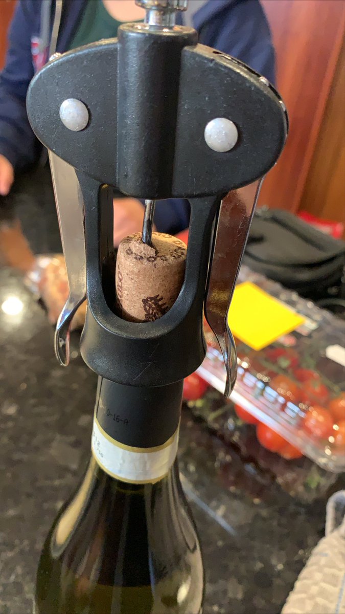 debd071's tweet image. Friday arvo drinks😩it’s stuck😩#anytips