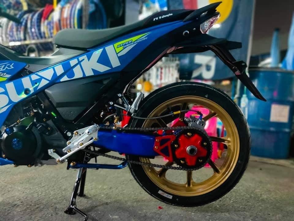 BikersRanger's tweet photo. Suzuki Raider berlengan tunggal βΌοΈ fuhhh merecik hawau ! Dengar citer Suzuki Malaysia nak buat comeback? Betul
FB Suzuki Raider 150 fi https://t.co/pkh9LsgvCU
#thebikersranger #bikersranger #TBRraretrok #SanggapThrottle #Suzuki #Belang #Raider #Raider150fi #singlearm https://t.co/oqXgyGSi4i