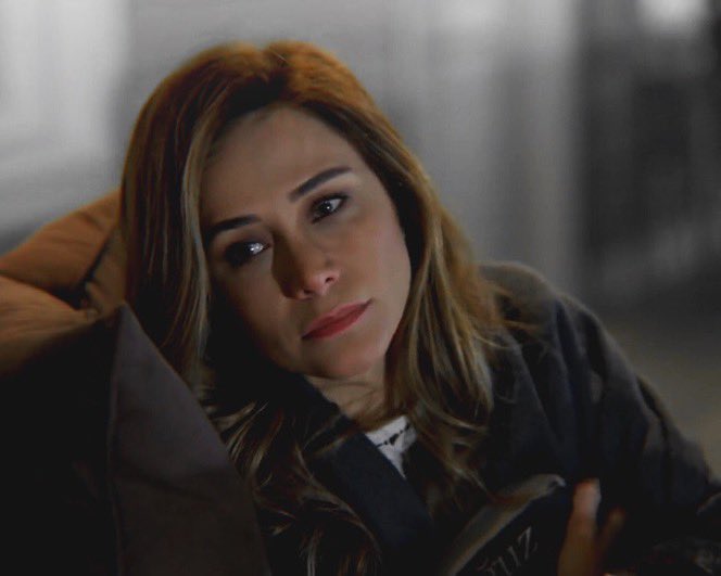 Ahaseescom's tweet photo. #Poyrazkarayel

"الأسوأ من أن تُصَاب بأمر ، هو أن تُمنع من الحديث عنه ، أو الإشارة إليه، أو التلميح حتى..
ما أثقل حزنا لا تستطيع بُكاءه" https://t.co/0hKJmqEV7N