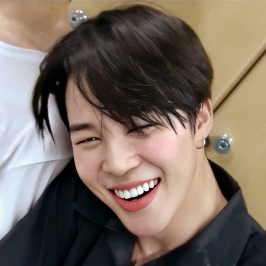 apreciación a la sonrisa de jimin en buena calidad; un hilo totalmente devastador