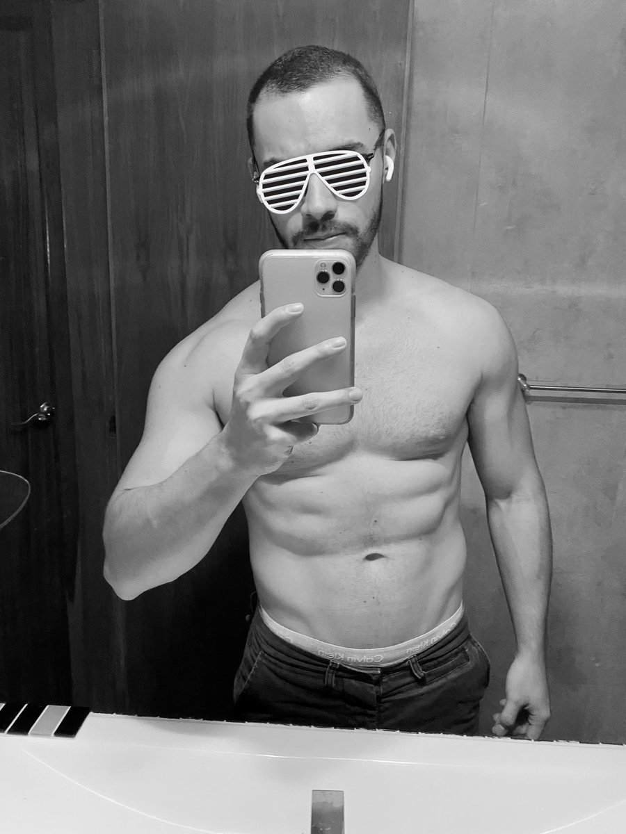 jorgeamando's tweet image. Escuchar house y hacer ejercicio while I’m drunk es otro level #cantcontrol