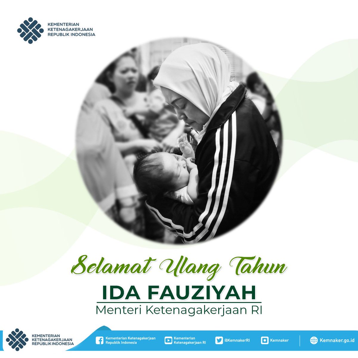 framadiGS's tweet photo. Cumlaude @idafauziyah 
Selamat atas pencapaiannya ibu menteri @KemnakerRI 

#DrHjIdaFauziyah #IbuIdaTeladanPekerja, #UltahIdaFauziyah51  #IbuIdaJadiDoktor #KerjaProduktifIbuIda https://t.co/BgYYqy03VU