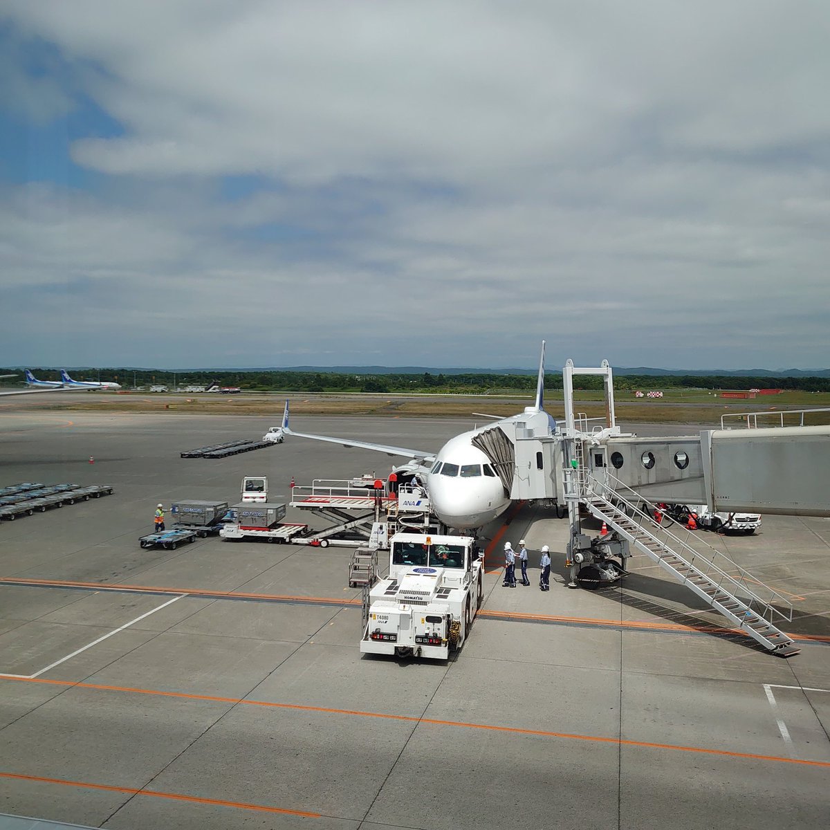 sibsib8's tweet photo. ちょいとそこまで
本日は乗継で2フライト
NH64でCTS→HND
NH477でHND→OKA
明日は1日沖縄観光予定だけど雨模様なのが切ない
🥺ぴえん
#SFC修行
#cts
#hnd
#oka
#reg14
#nh64
#reg15
#nh477 https://t.co/6ZIAbSwAkw