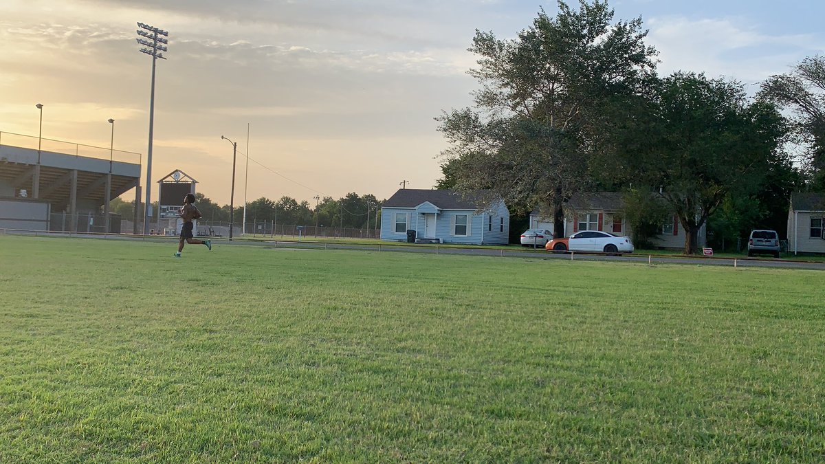 CayaFitness's tweet image. Focused specifically on #defensivebackdrills #defensivebacktraining  today!  
All gas no breaks!  #getyousomecaya @Ty_Williams01 you tough bro! #oklahomafootballtraining