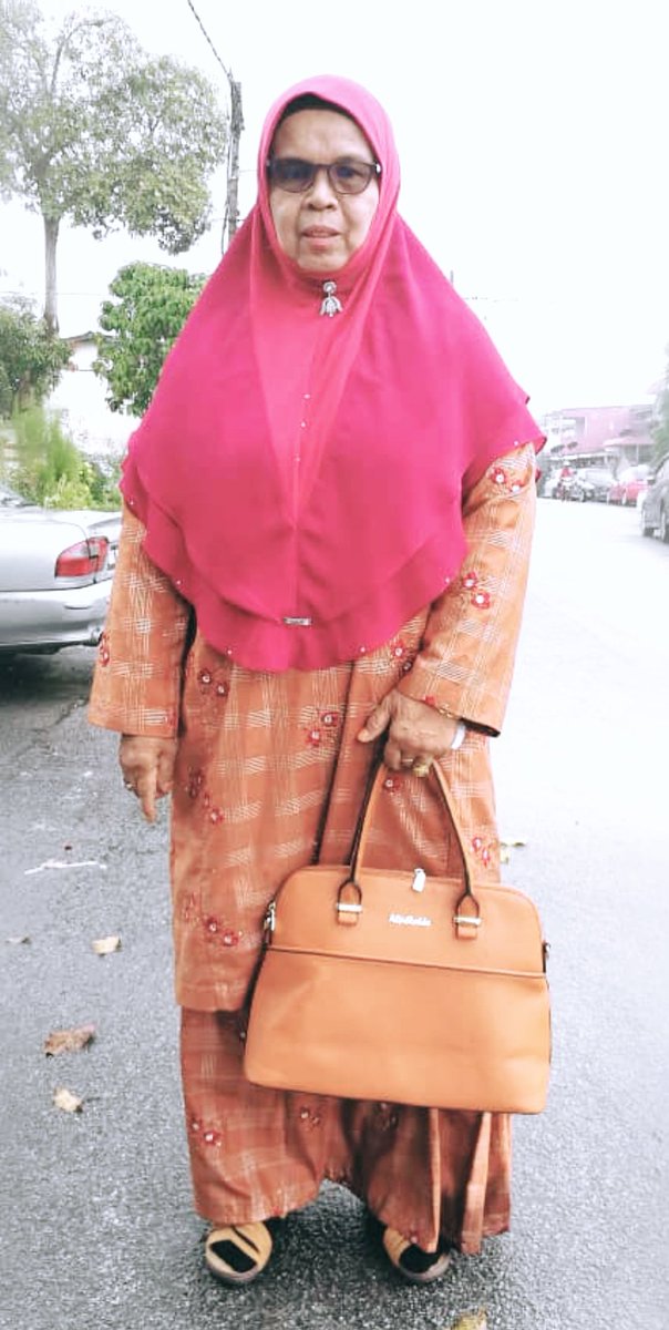 AbangOmar's tweet photo. SANAH HELWAH
Happy Birthday.
Mak, May Kelsom Bt Seabit
Sakinah Mawaddah Barokah Warohmah.
Semuga Dipanjangkan Umur, Dimurahkan Rezeki dan Dirahmati oleh Allah swt
#17Julai
#4zulkaedah https://t.co/XKOQzIWBSV