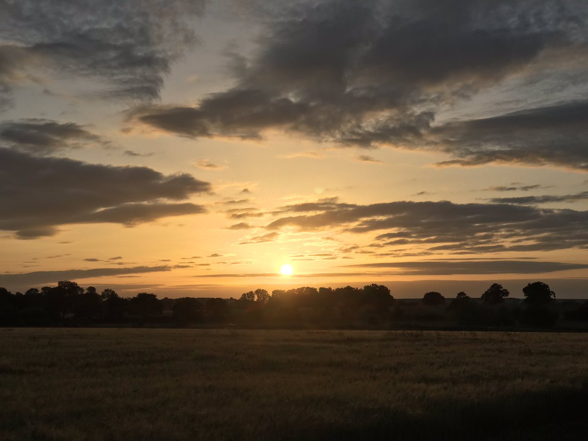 A beautiful sunrise this morning ☀️ 
We are open till 6.30pm today 👍🏻

#farm #farmshop #lichfield #Curborough #sunrise #earlybird