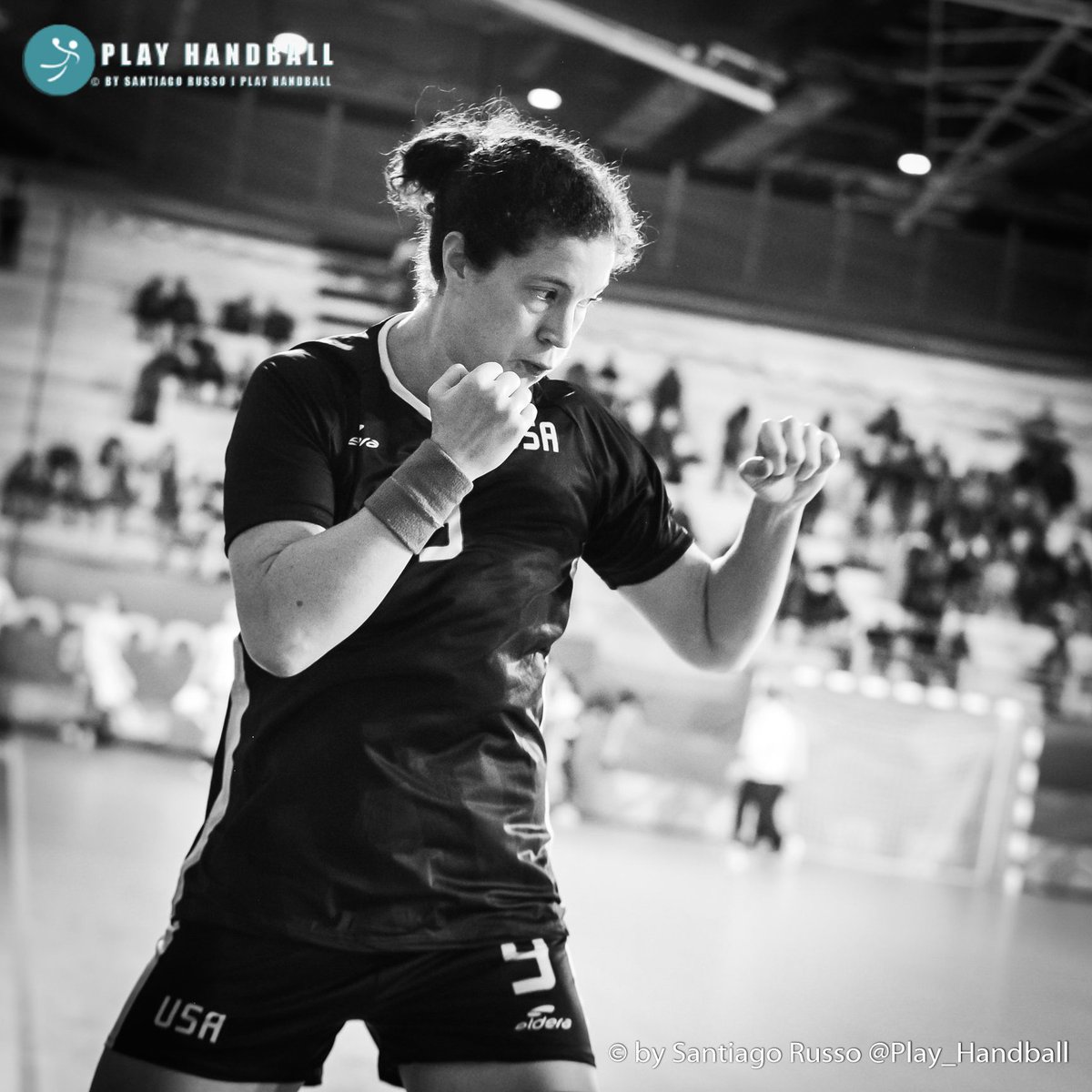 Kathy_Darling's tweet photo. @USATH @sj4usa Little pregame shadowboxing to get the canon warmed up. 📸 @PlayHandball_ #HandballWeek https://t.co/zfaKhVPxZu