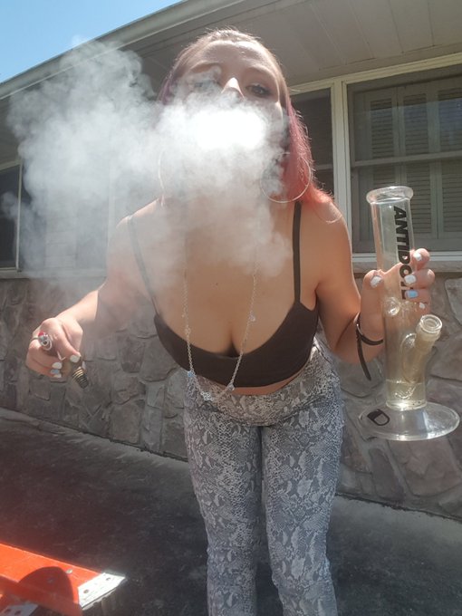 GODDESS NAMASTE - Why subscribe? New content every day. Personalized content, live chats, and lives! Make me cum 😜😙 https://t.co/ICvNcCG9y8