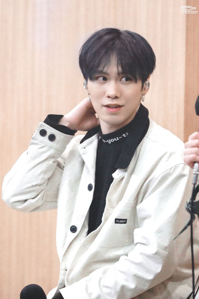Limerence_w_998's tweet photo. 191121

@offclASTRO
#ROCKY #라키 #박민혁 #朴敏赫 #GATEWAY       #Knock       #널찾아가 https://t.co/NGSjS1HWty