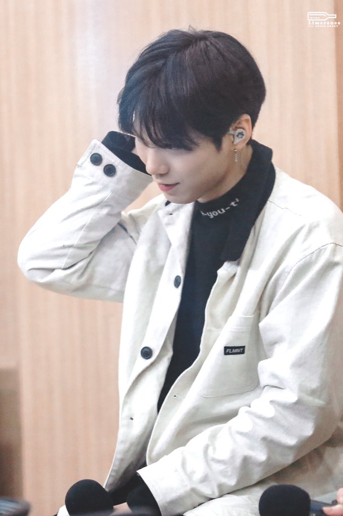 Limerence_w_998's tweet photo. 191121

@offclASTRO
#ROCKY #라키 #박민혁 #朴敏赫 #GATEWAY       #Knock       #널찾아가 https://t.co/NGSjS1HWty