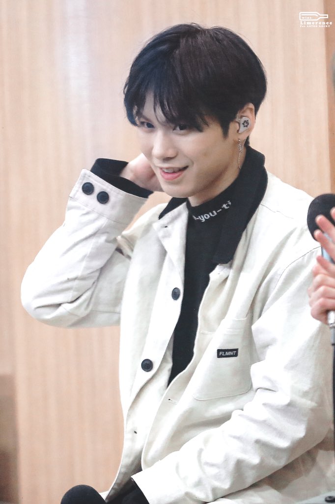 Limerence_w_998's tweet photo. 191121

@offclASTRO
#ROCKY #라키 #박민혁 #朴敏赫 #GATEWAY       #Knock       #널찾아가 https://t.co/NGSjS1HWty