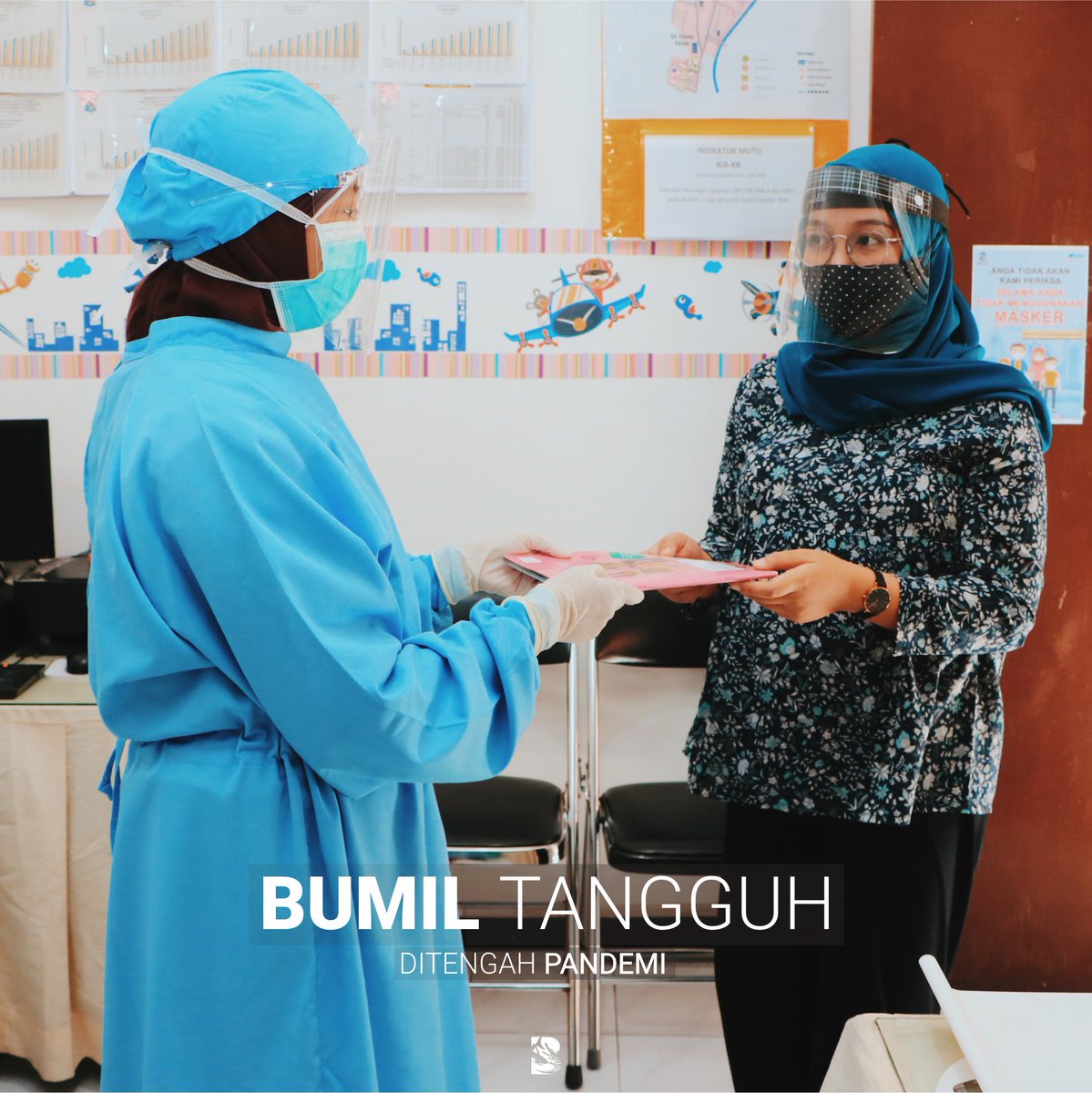 call112surabaya's tweet image. Hallo, Bumilss !

Pemkot Surabaya menaruh perhatian terhadap kondisi kesehatan serta keselamatan ibu dan sang bayi loh.

Hal ini merupakan salah satu langkah Pemkot untuk melindungi bumil di tengah pandemi.

Selengkapnya, Yuk! Kita cek #creativemultiplepost berikutnya ini 🙏🏻🙏🏻