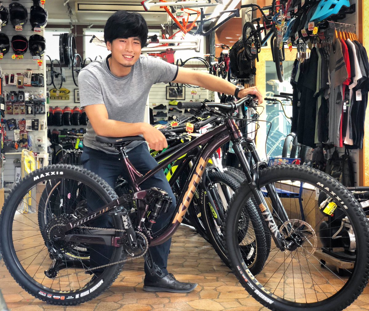 astbikes's tweet image. 大自然を遊び倒すヤングイケメンライダー😎よりハードな走りに挑戦するため #KONAbikes #Process153 DLをチョイス☝🏻どんなセクションも安心して走れる相棒となるでしょう💯
#マウンテンバイク男子 #富士見パノラマ #トレイルライド #astbikes #astforest #埼玉 #和光 #秩父 #練馬 #光が丘 #板橋 #成増
