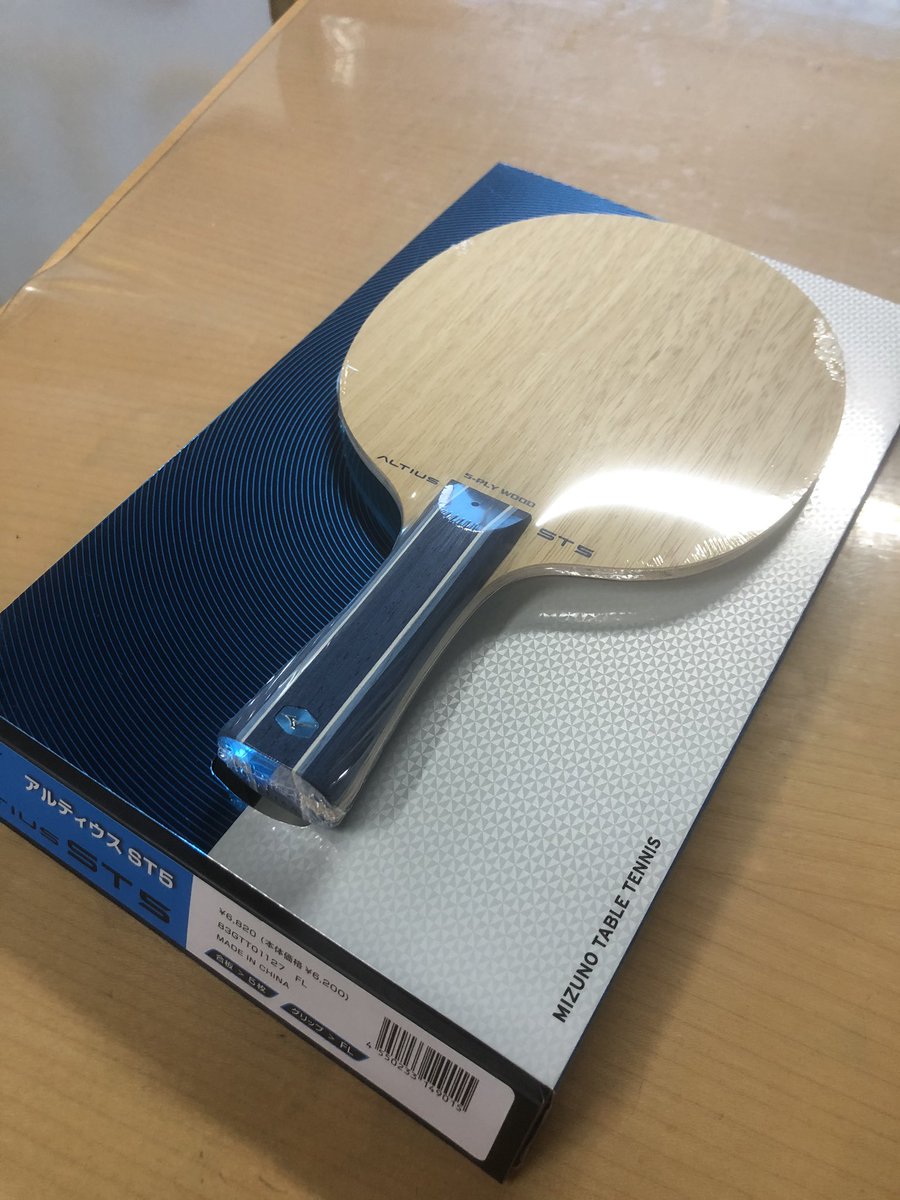 アイエス卓球場 話題のラケット Mizuno St5 弾みも抑えめでコントロールしやすくメッチャ評判良いですね 納品された ラケットケースも青メタリックでスタイリッシュです 機能に関係ないけどカッコイイですねー 卓球ショップ Mizuno ラケット