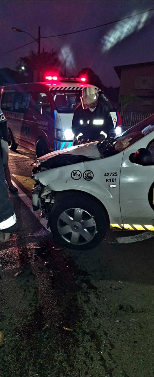 RedlineResponse's tweet photo. @_ArriveAlive @TrafficZN @ecrtraffic @FQTulane Crash Head on Main Rd Malvern near the church. #redlineresponse https://t.co/XIRIktZrXH