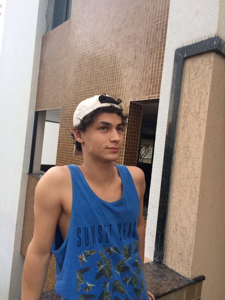 anjitos_'s tweet photo. 3 anos e eu n tb entendo as voltas que o mundo deu boogarins https://t.co/Aij2BtAHKY