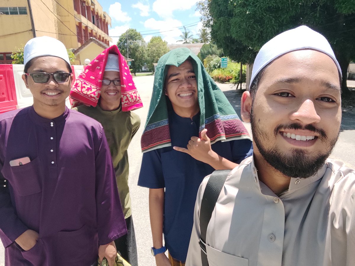 4M3R_99's tweet photo. Salam jummat geng...🥰 https://t.co/GJwty8ZkRt