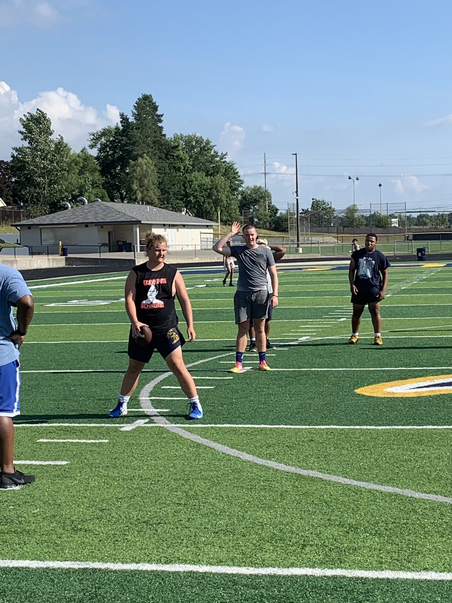 MissioDave's tweet image. Brothers. #QB #Center #DrakeOver