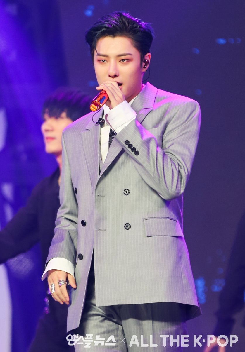 ALLTHEKPOP's tweet photo. Show Champion EP.362
WOODZ(조승연) - 파랗게(Love Me Harder) ❤

뜽요 수트 입은 거 쇼챔에서 보고 싶다,,, 마음으로 백 번 이상 외우니까 울 뜽요가 수트를 입고 온 거예요😹😹

📷https://t.co/P2itGE6ejN
📹https://t.co/PChZC6mkLR

#내심장어덕행
@c_woodzofficial
 
#쇼챔피언 #WOODZ #파랗게 https://t.co/3Akz1y8aza