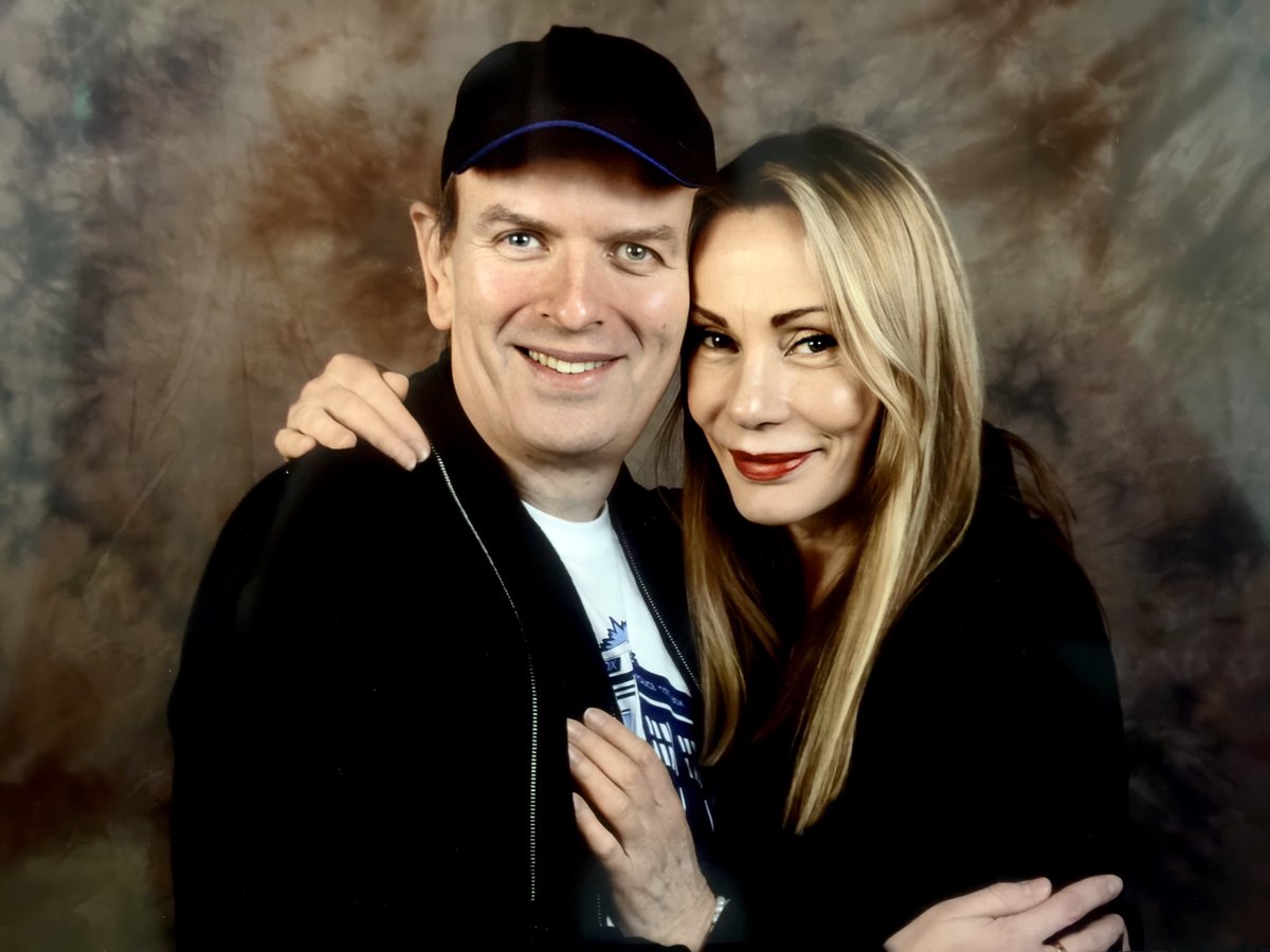 TimeLordDrew61's tweet photo. Happy Friday Twitterpeeps hope you have a good Farscape of a day. #Farcape #VirginiaHay #Zhaan #MadMax #TheLivingDaylights https://t.co/SIyAyhJvgp