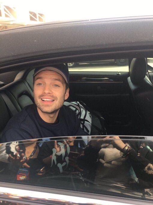 hannie9294's tweet photo. He used to be a person who respected fans.  But it turned out that the one who hurt him the most was his fans #WeLoveSebastianStan https://t.co/gYuG17n96g