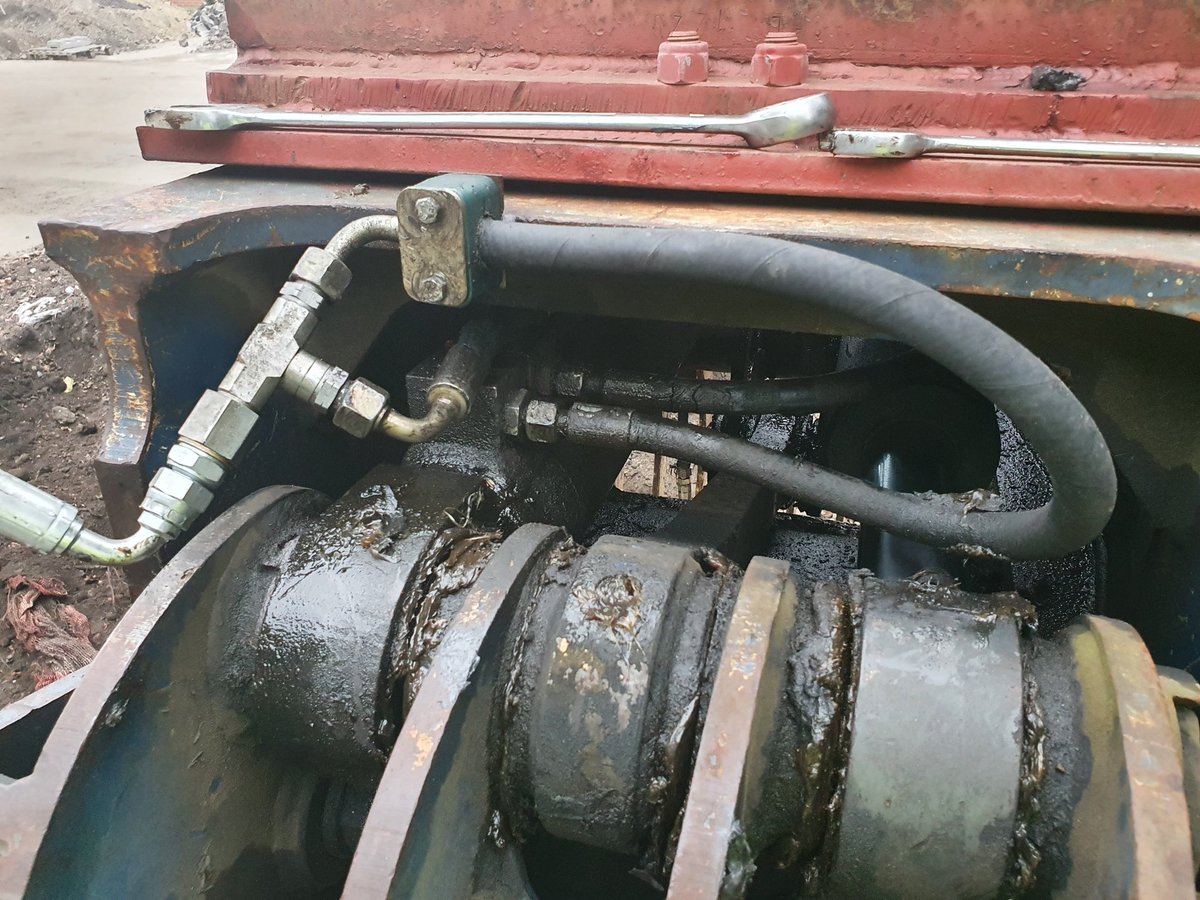 hydremaduck's tweet photo. Thank you Ross @EasternHose for fantastic service providing 4 replacement pipes for my grab. Email 7am Wed, I fitted Thurs b4 nightshift #service #quality #value https://t.co/SgHXpAq1b9